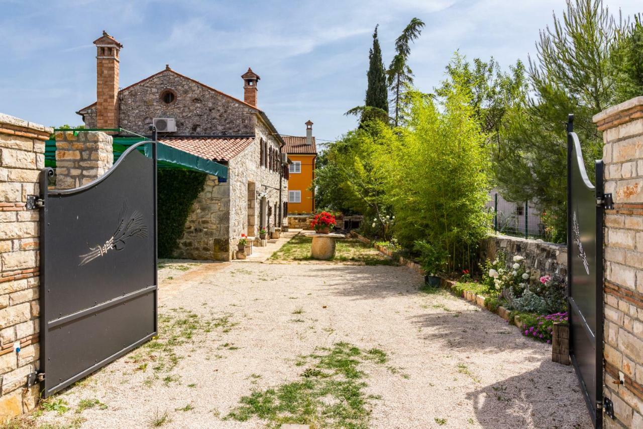 Old Istrian Home Martina โปเรช ภายนอก รูปภาพ